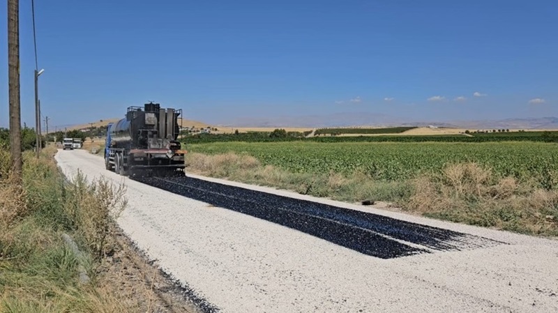 Elazığ Merkeze bağlı Fatmalı Köyü’nde yürütülen yol çalışmaları tamamlandı